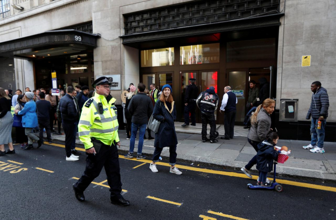 Невідомий вчинив напад з ножем в офісі Sony Music у Лондоні, є постраждалі
