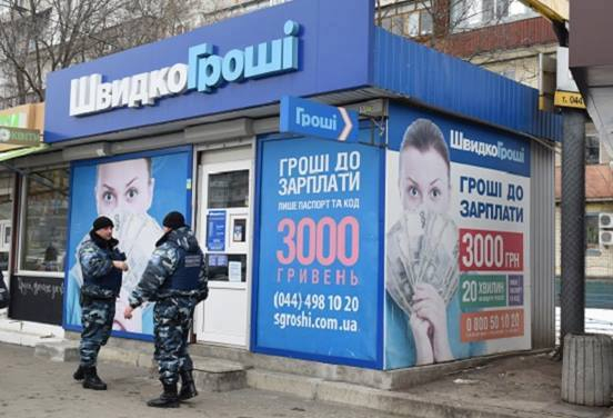 Двое мужчин ограбили банкомат на 700 тыс. гривен в Черновцах, - ФОТО