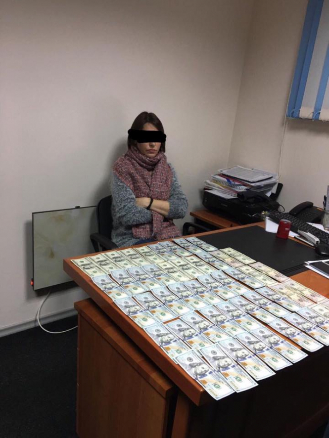 Голову управління ДАБІ в Херсонській області затримано за підозрою в отриманні $4,5 тис. хабара
