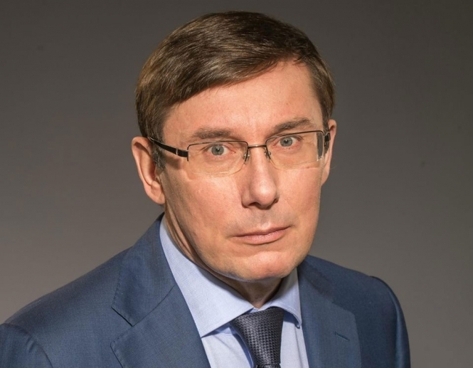 Порошенко вмовив Луценка почекати з рішенням про звільнення