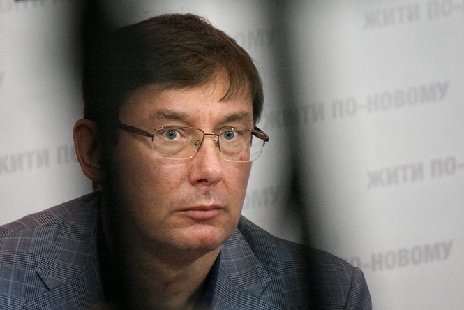 Луценко погрожує скласти повноваження депутата
