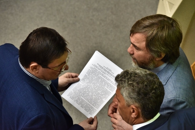 Луценко будет просить Раду снять депутатскую неприкосновенность с Новинского