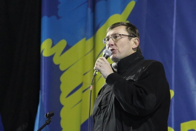 Луценко на Майдані оголосив про похід на Схід