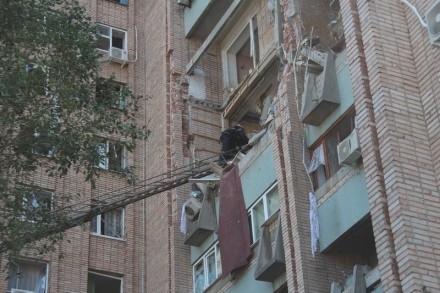Будинок у Луганську відремонтують після вибуху до морозів, - Азаров