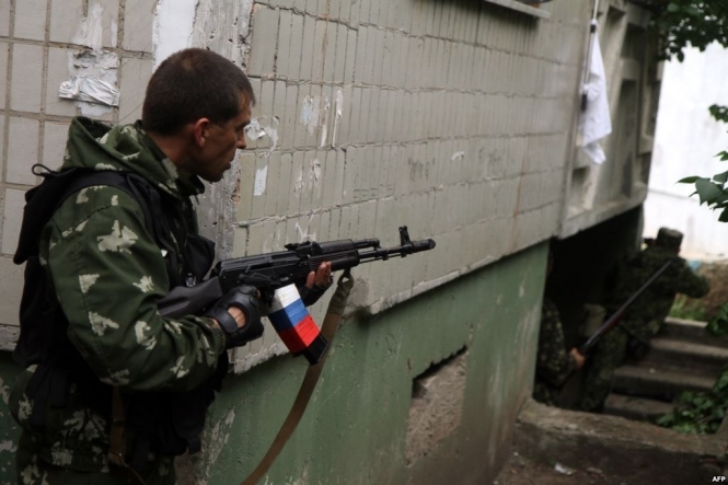 Террористы заминировали подъезды к аэропорту в Луганске