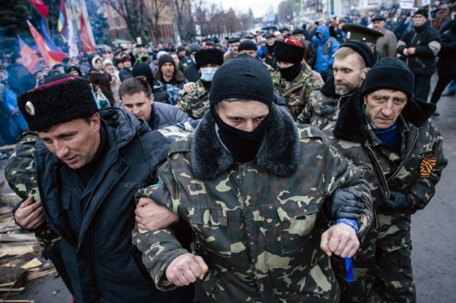 Сепаратисты в Горловке пытаются захватить отделение милиции, - трансляция