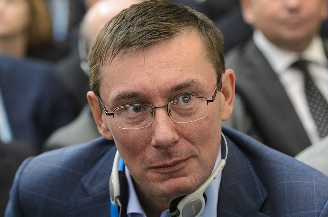 Луценко обещает еще снятие неприкосновенности с депутатов осенью
