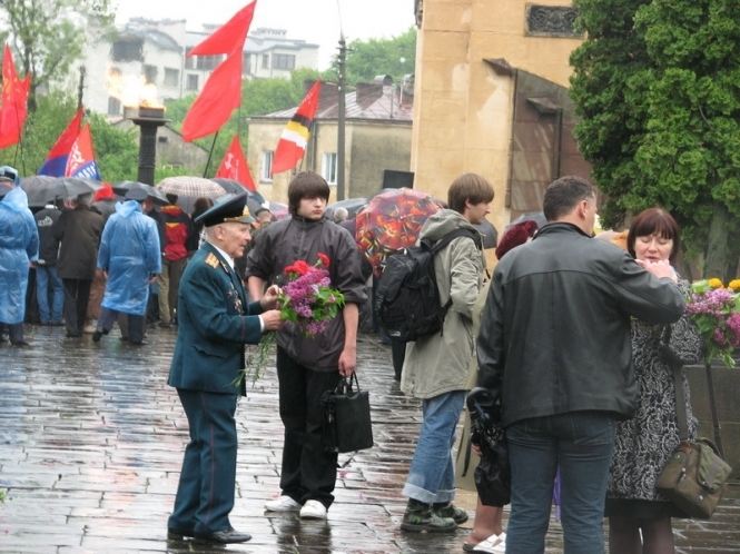 Жечь "колорадские ленты" на 9 мая во Львове запретили