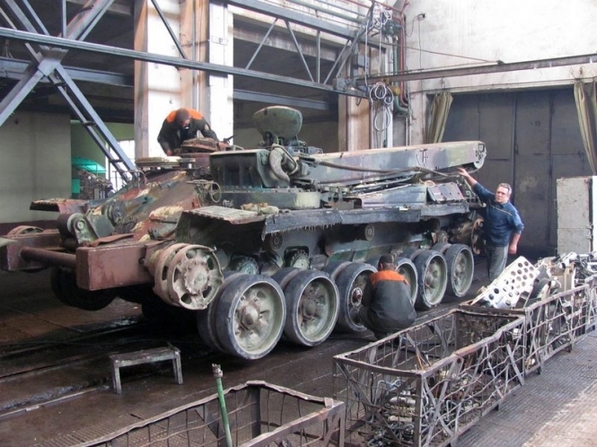 Во Львове бронетанковый завод производит легкий БТР-Б 