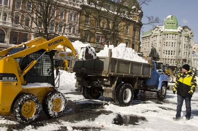 В Киеве 90% дорог очистили от снега