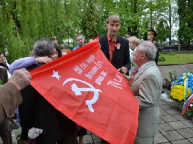 На 9 травня до москви приїде лише лідер Киргизстану