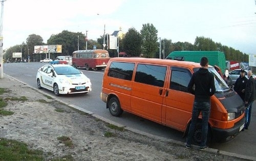 Во Львове милиционер без документов за рулем убежал от полицейских