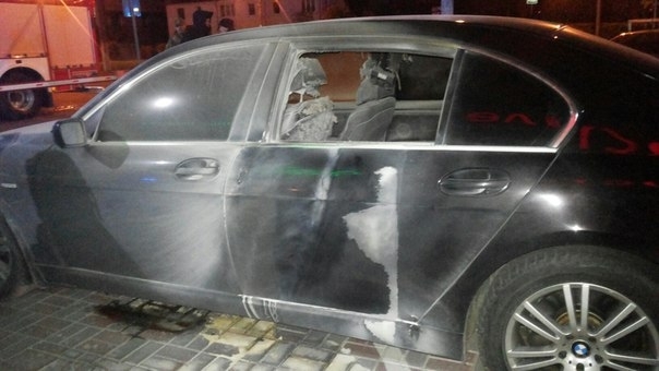 Ночью во Львове неизвестные взорвали автомобиль, - фото