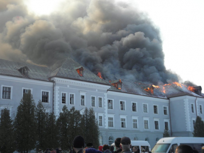 На Львовщине произошел пожар на территории бывшего коллегиума иезуитов