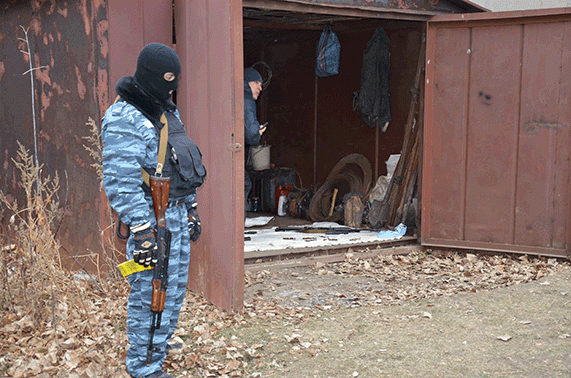 В Лисичанске обнаружили тайник оружия банды Мозгового