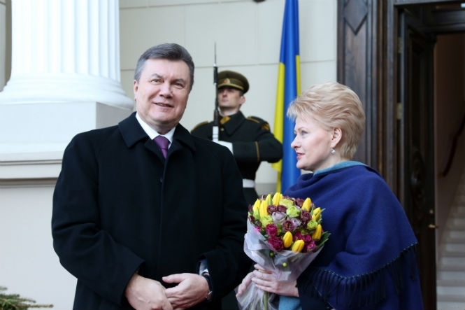 Янукович - про Тимошенко: Ми повинні думати, як зняти це питання