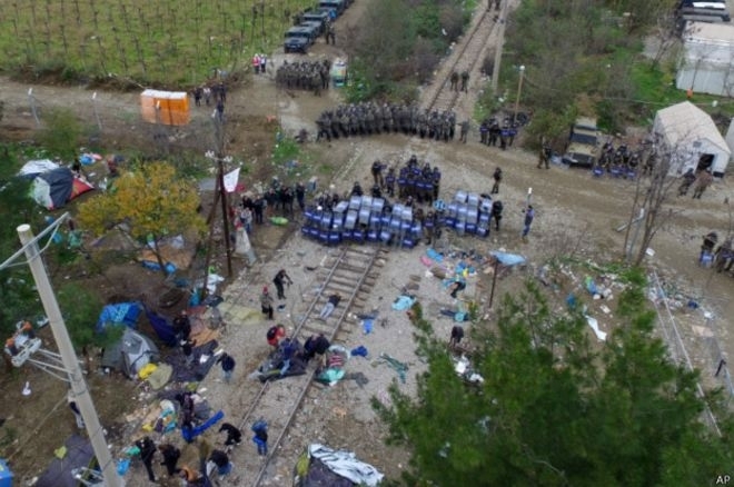 Мигранты подрались с македонской полицией: есть жертвы