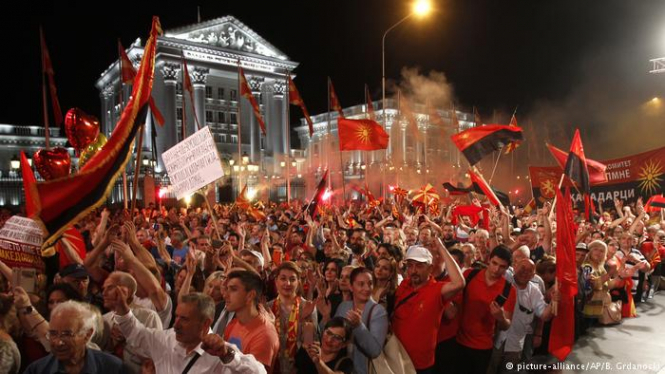 Десятки тисяч македонців протестують проти перейменування країни, - ФОТО
