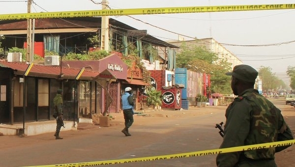 В столице Мали напали на отель и захватили заложников, - ОБНОВЛЕНО