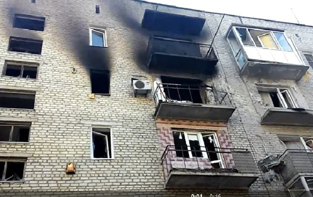 Боевики обстреляли Марьинку: горят дома, детей эвакуируют из школ, - ОБНОВЛЕНО