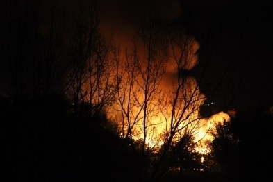 В Мариуполе горит воинская часть, - фото