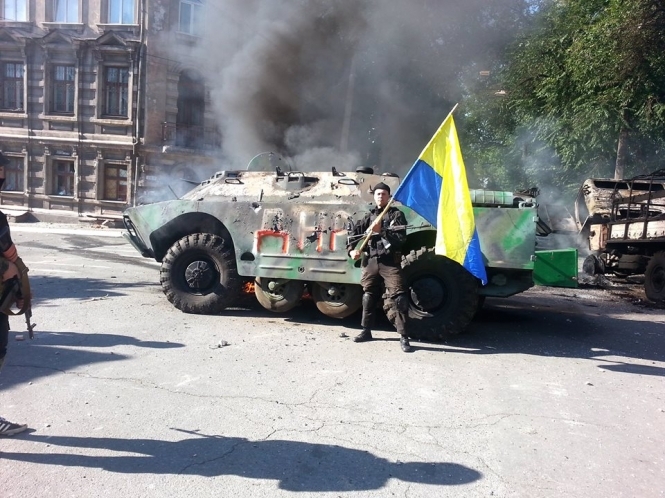 Украинские военные уничтожили два танка и три БТР террористов