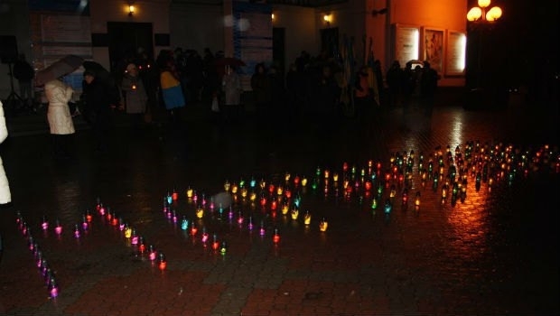 У Маріуполі вшанували пам'ять загиблих 24 січня від обстрілів бойовиками, - фото