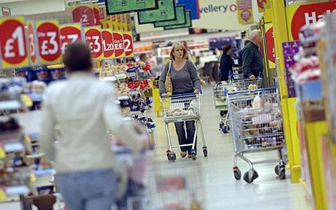 Итальянские супермаркеты будут отдавать бедным еду, которую не продали