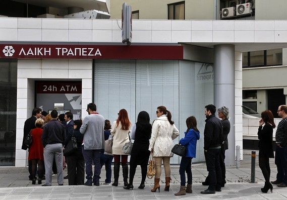 Кіпр відклав відкриття своїх банків на два дні