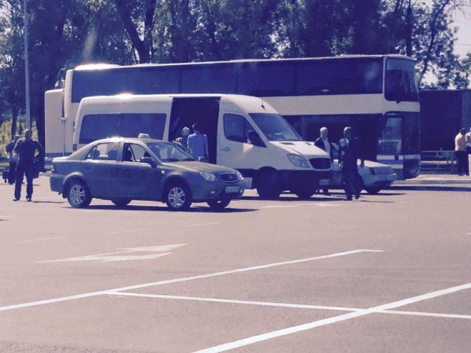 В Харькове работает нелегальный автовокзал по перевозке в зону АТО без пропусков, - фото