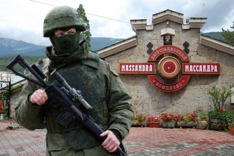 Окупанти в Криму розпродують Масандрівські виноградники