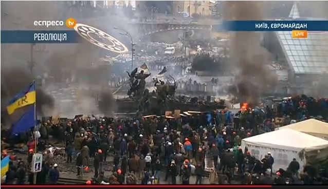 За ночь Евромайдан пополнил продовольственные запасы, возвел новые баррикады и усилил границы из шин