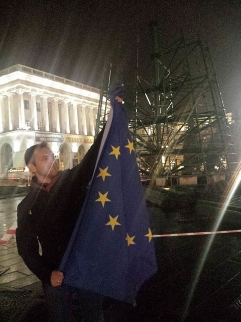 Остановка соглашения об ассоциации с ЕС выводит людей на Майдан