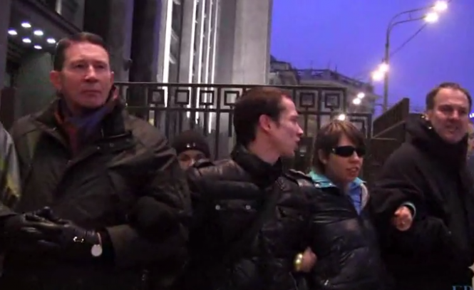Под стены Госдумы в Москве пришло десять человек, чтобы требовать освобождения Надежды Савченко, - видео