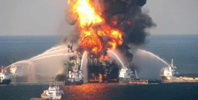 На нефтяной платформе в Мексиканском заливе произошел взрыв, есть пострадавшие