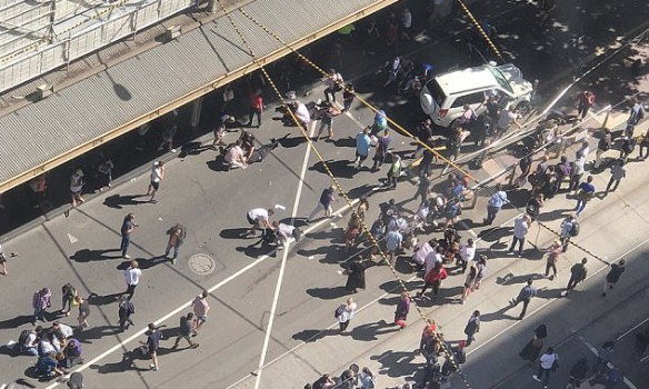 В Мельбурне автомобиль врезался в пешеходов: 18 пострадавших