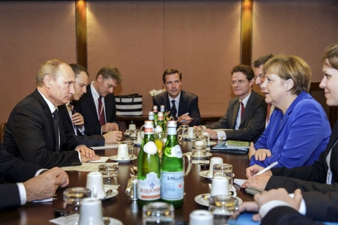 Не нужно санкциями ставить Россию на колени, - вице-канцлер Германии