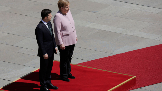 Меркель стало зле під час зустрічі із Зеленським, - ВІДЕО