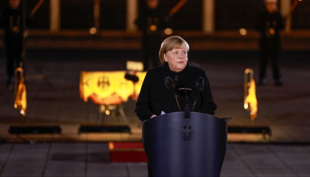 Меркель официально простилась с должностью