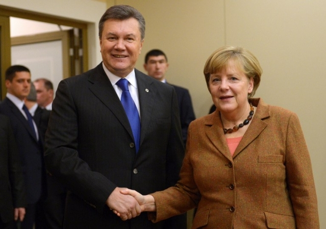 Меркель хочет отправить в Украину миссию, альтернативную Коксу-Квасьневскому