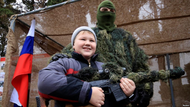Бойовики ДНР проводять тотальну мілітаризацію дітей, - правозахисники
