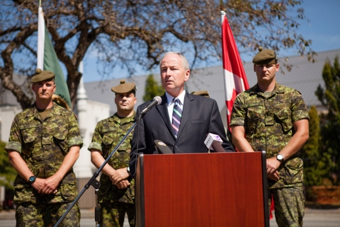 Міністр оборони Канади пообіцяв $11 млн допомоги українській армії