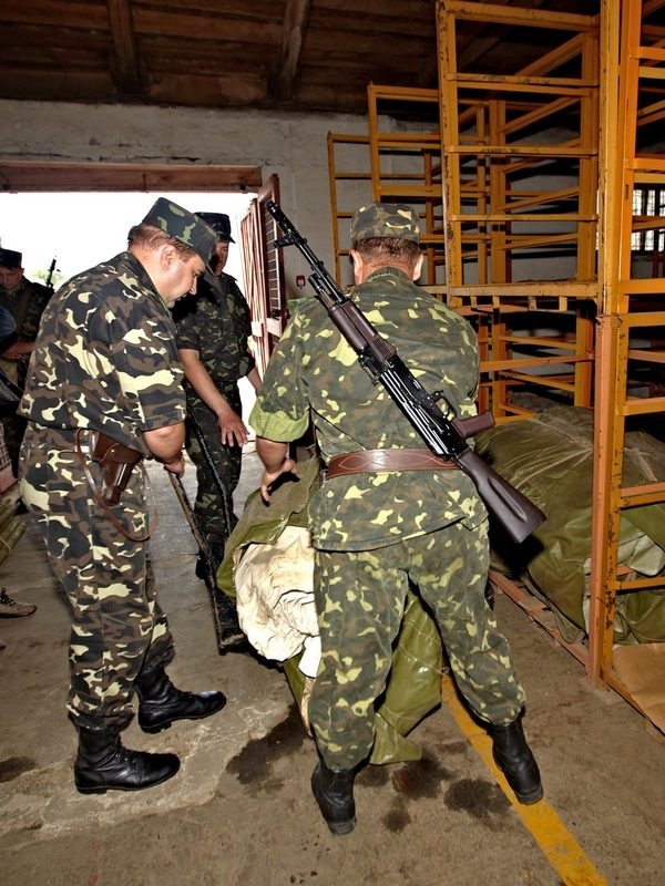Из Харькова военным в зону АТО отправили 9 тыс. тонн самого необходимого - фото