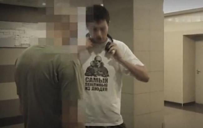У Мінську білоруси змусили росіянина зняти футболку з Путіним, - ВІДЕО