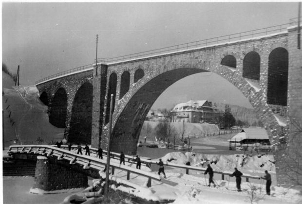 З історії одного моста: про різницю між німецькою та радянською владою