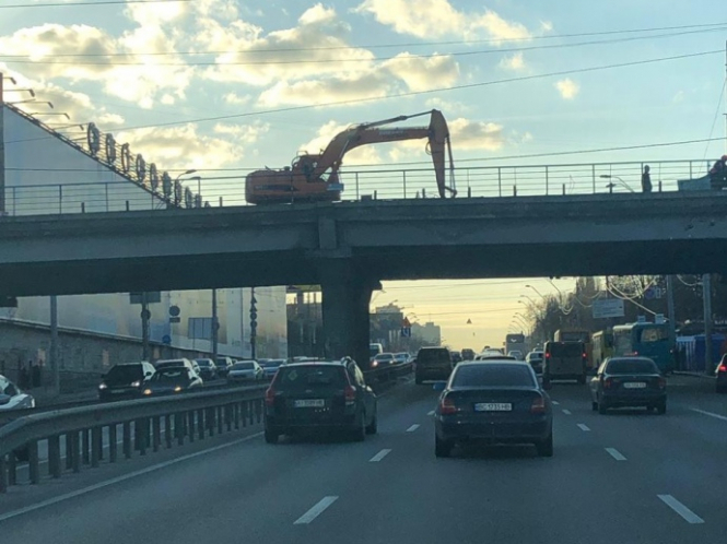 Шулявский мост: Движение на проспекте ограничили в сутки