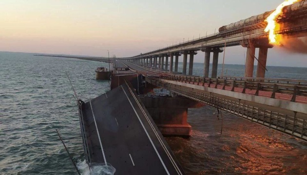 Пожежа на Кримському мосту: горять цистерни з паливом