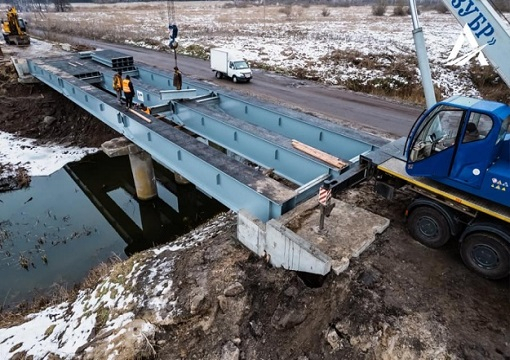 На Чернігівщині почали встановлення модульних металевих мостів із Франції