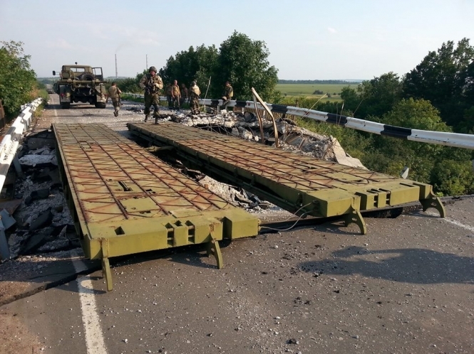 На Луганщині військові відновили 40-метровий міст через річку Борову, - фото