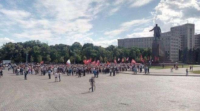 Російські націоналісти та комуністи провели спільну ходу в Харкові